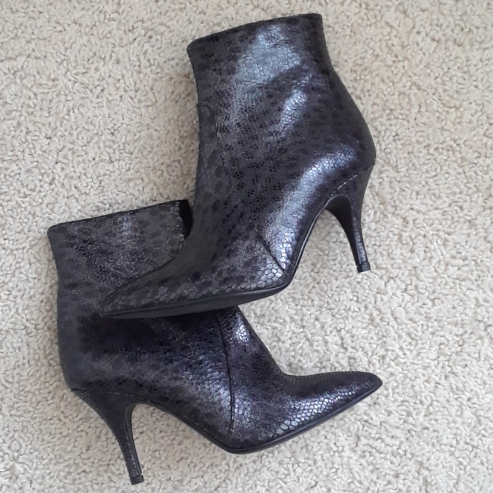 RON WHITE...NWOT...LEATHER BOOTIES